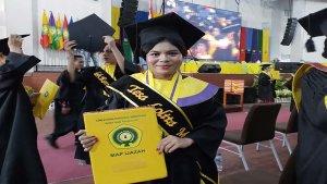 Tesa-Lolia-Mita-22-salah-satu-wisudawati-Undana.jpg