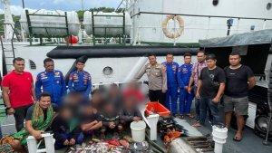 Tim-gabungan-menangkap-8-orang-nelayan.jpg