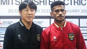 Timnas-Indonesia-rumput-soin.jpg