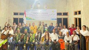 Usai-resmikan-listrik-warga-pose-bersama.jpg