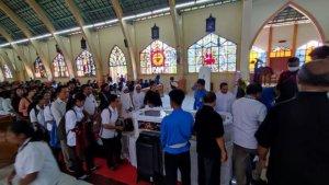 Uskup-Kherubim-Parera-di-Katedral-Maumere-1.jpg