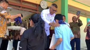 Wakil-Bupati-Sikka-Simon-Subandi-Supriadi-SMPK-Frater-Maumere.jpg