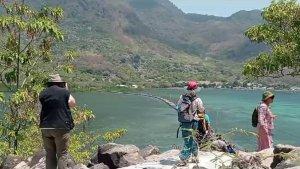 Wisatawan-mancanegara-saat-melakukan-kunjungan-di-Pulau-Kojadoi.jpg