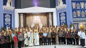 fOTO-BERSAMA-DUTA-VATIKAN-DI-SUMBA-NTT.jpg