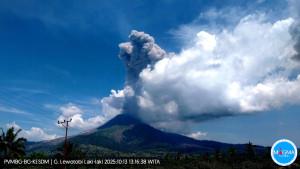 lewotobi-meltus-siang-senin.jpg