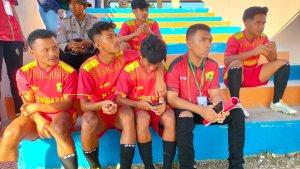 pemain-Persim-Manggarai-sedang-santai-menunggu-Platina-FC.jpg