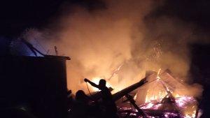 rumah-terbakar-di-carep.jpg