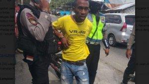 tidak-memakai-helm-dan-membawa-sajam.jpg