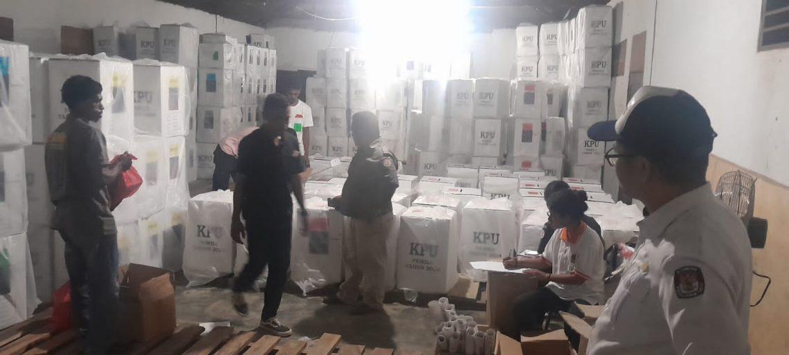 Bawaslu Lembata Awasi Pengepakan Logistik Pemilu 2024