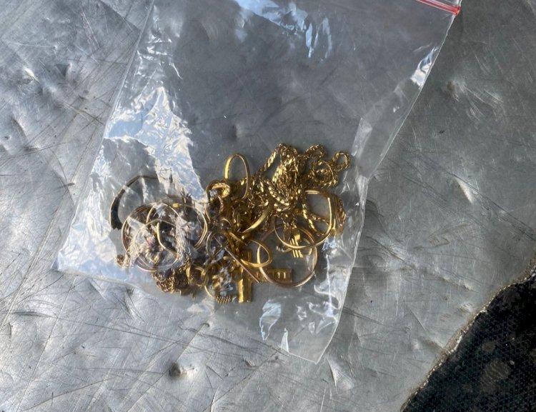 BARANG-BUKTI-Barang-bukti-berupa-emas-senilai-Rp-70-Juta.jpg