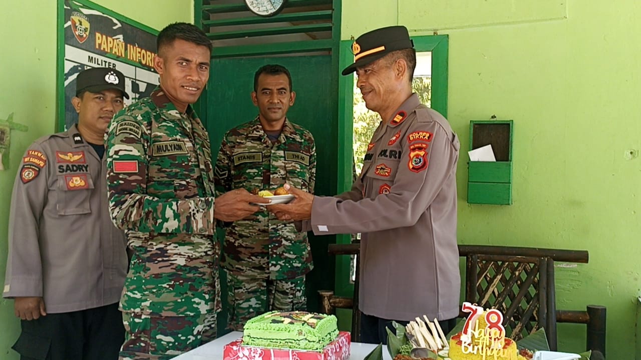 BAWA-TUMPENG-HUT-TNI.jpg
