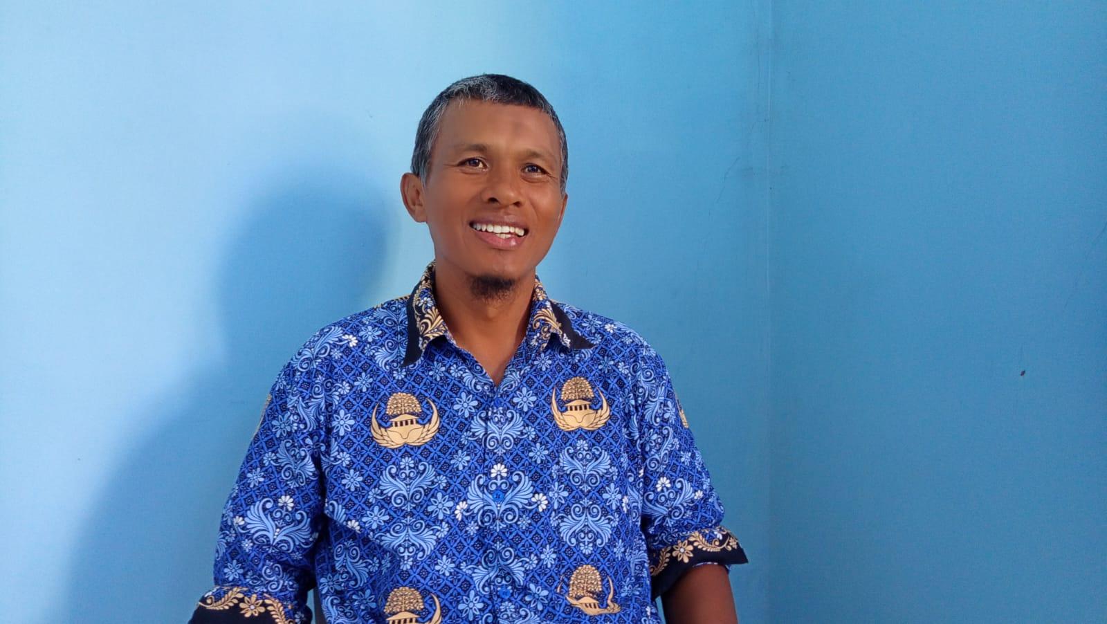 BERI-PENJELASAN-Kepala-Dinas-PUPR-Kabupaten-Ende-Mustaqim-Mberu-di-Ende-NTT.jpg