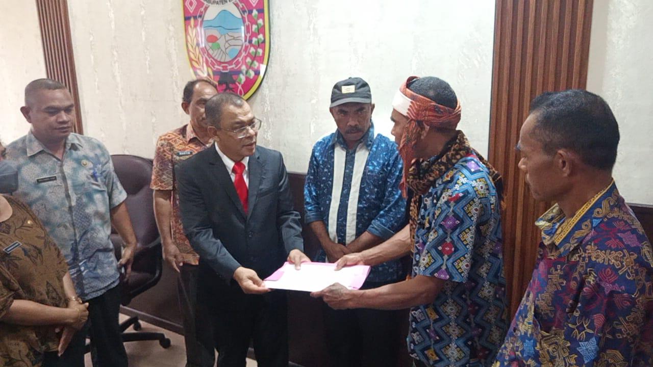BERITA-ACARA-Kepala-suku-Tiwe-dan-keluarga-besar-Uwa-Wea.jpg