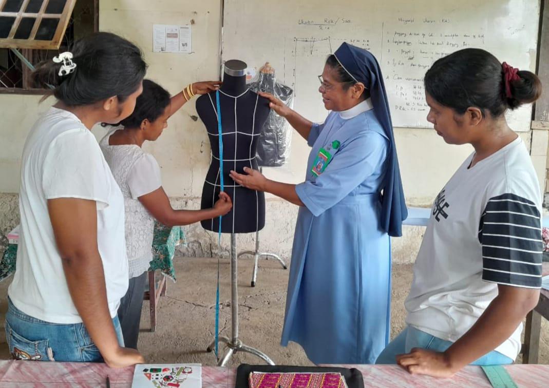 Suster SSpS Temukan Cinta untuk Masyarakat Lembata di Bukit Batu