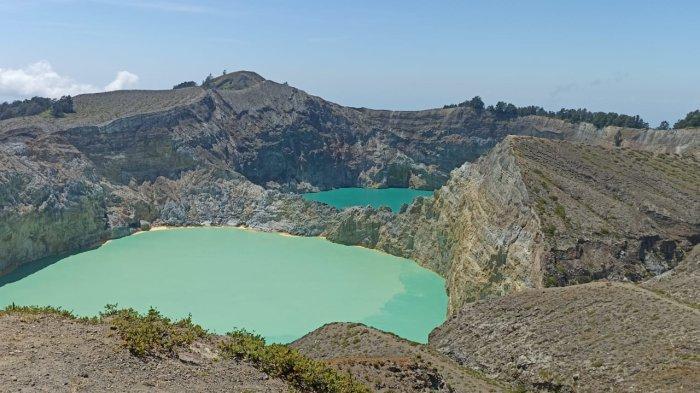 DANAU-KELIMUTU-Pesona-Danau-Tiga-Warna-di-Puncak-Gunung-Kelimutu.jpg