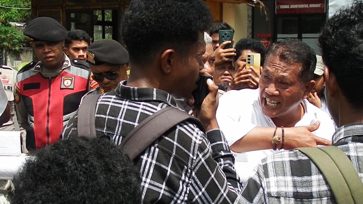 Demo-Wair-Puan-GMNI-Sikka.jpg