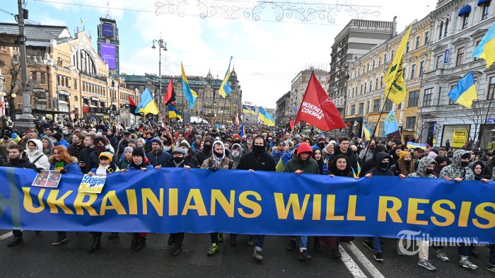 Demonstrasi-Warga-Ukraina-di-tengah-ancaman-invasi-Rusia.jpg