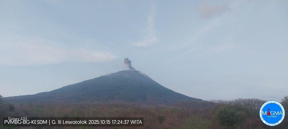 Erupsi-lewotolok-Lembata.jpg