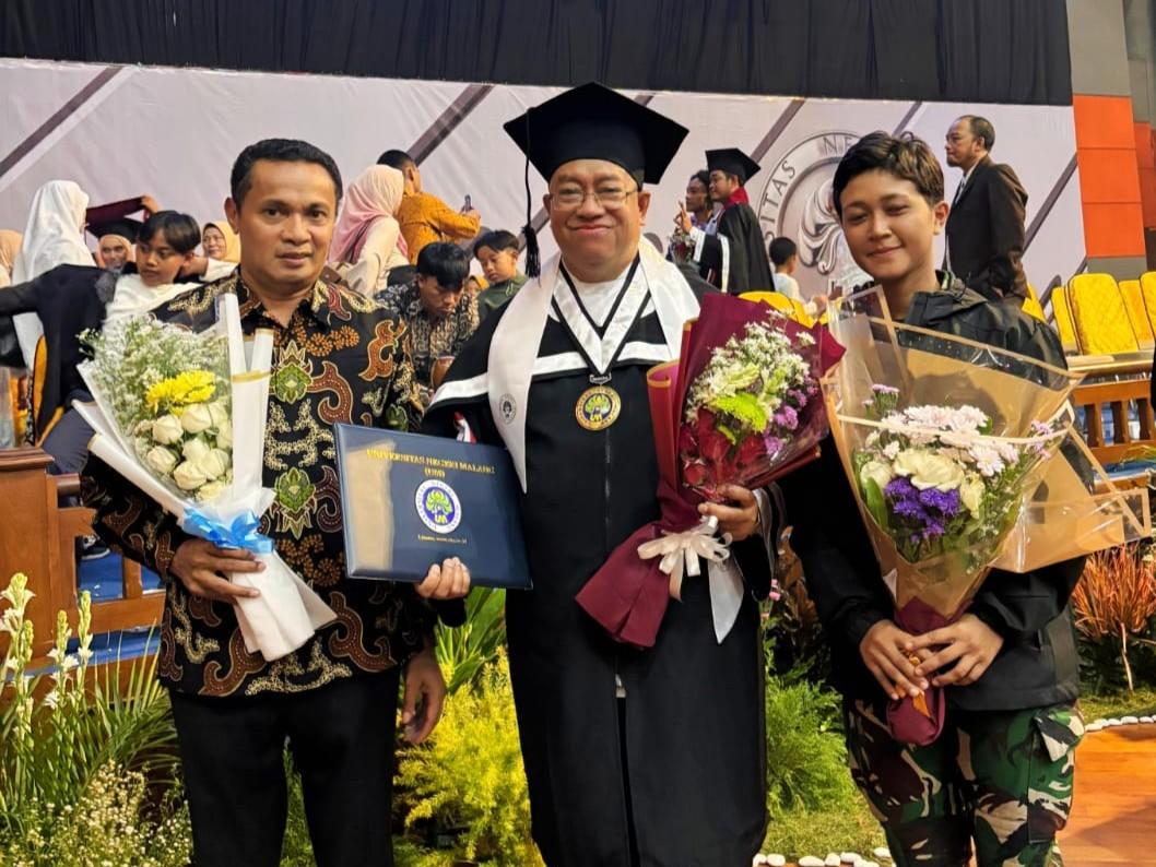 Fr-M-Polikarpus-Gelar-Doktor.jpg