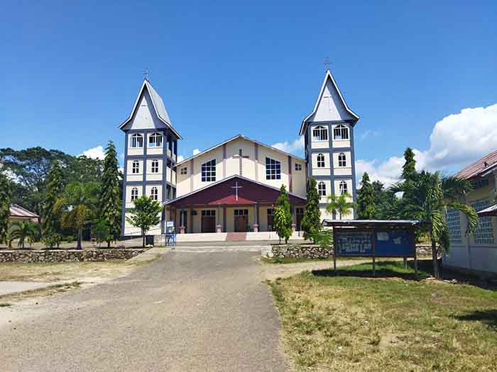 GEREJA-ROH-KUDUS-LABUAN-BAJO.jpg