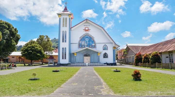 GEREJA-ROH-KUDUS-MATALOKO-Gereja-Paroki-Roh-Kudus-Mataloko-di-Ngada-NTT.jpg