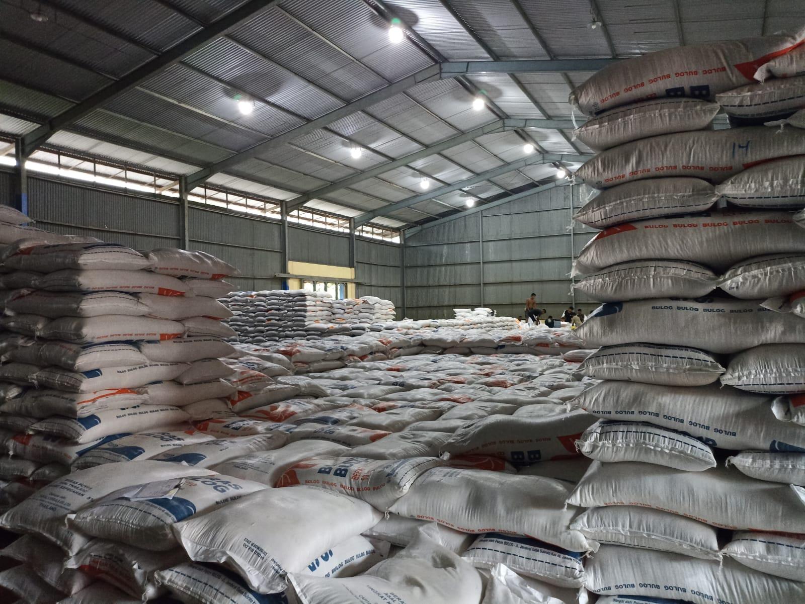 GUDANG-PERUM-BULOG-MAUMERE.jpg