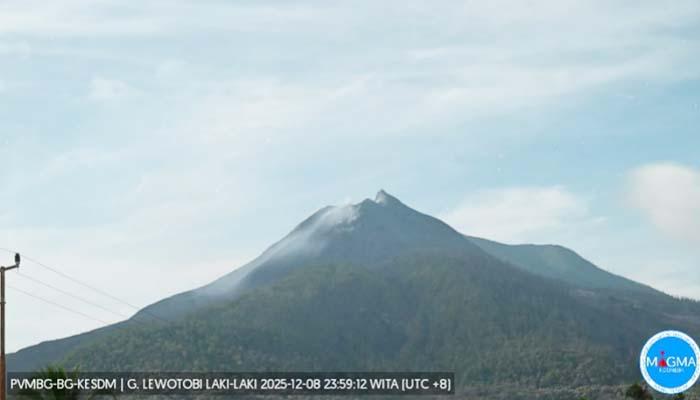 GUNUNG-LEWOTOBI-Gunung-Lewotobi-Laki-laki-di-Flores-Timur-Selasa-9122025.jpg