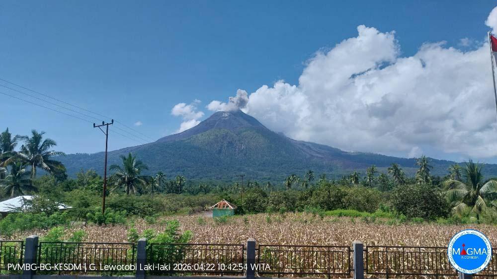 GUNUNG-LEWOTOBI-Kondisi-gunung-api-Lewotobi-Laki-laki-di-Flores-Timur-NTT-Rabu-2242026.jpg