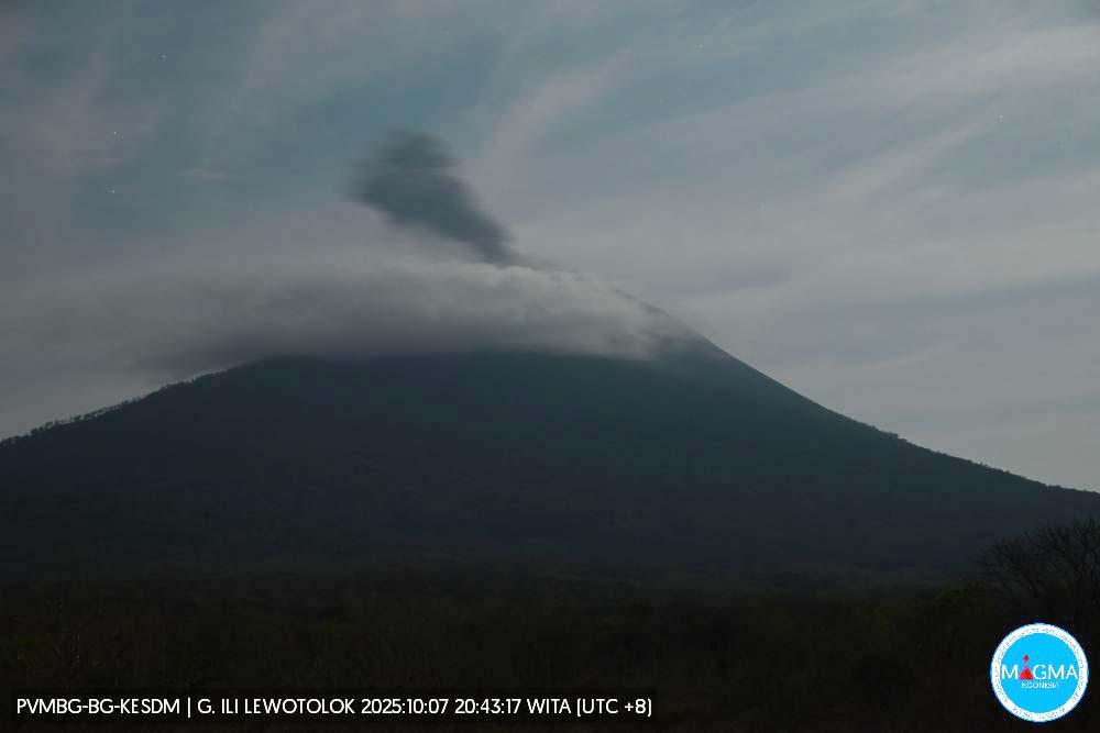 GUNUNG-LEWOTOLOK-Gunung-Lewotolok-Siaga-127-Letusan-dalam-Sehari.jpg