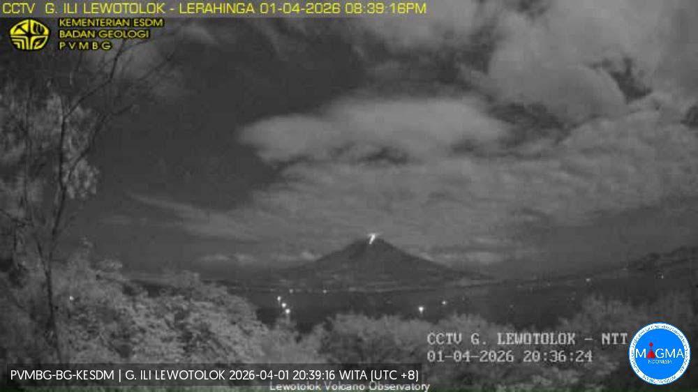 GUNUNG-LEWOTOLOK-Gunung-Lewotolok-di-Lembata-NTT-Kamis-242026.jpg