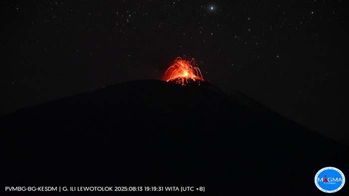 GUNUNG-LEWOTOLOK-LEMBATA-Selama-24-Jam-terakhir-Gunung-Lewotolok.jpg