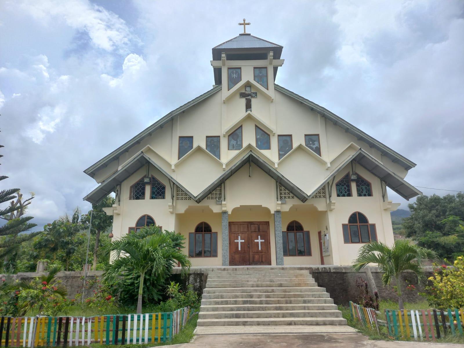 Gereja-Santo-Fransiskus-Xaverius-Wailiti-Kabupaten-Sikka-Nusa-Tenggara-Timur-di-Pulau-Flores.jpg
