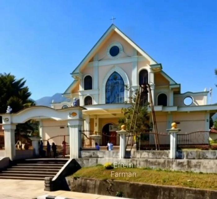 Gereja-Santo-Mikhael-Kumba.jpg