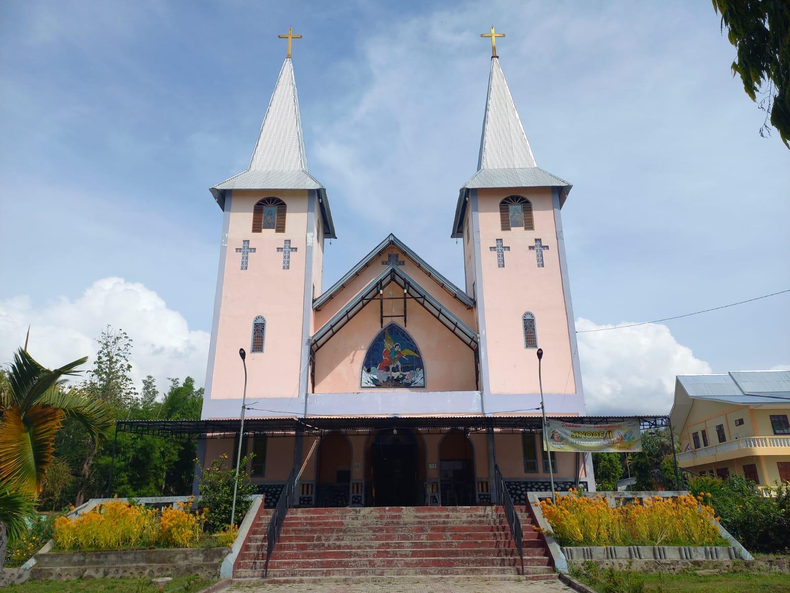Gereja-Santo-Yoseph-Maumere-Kabupaten-Sikka-Nusa-Tenggara-Timur.jpg