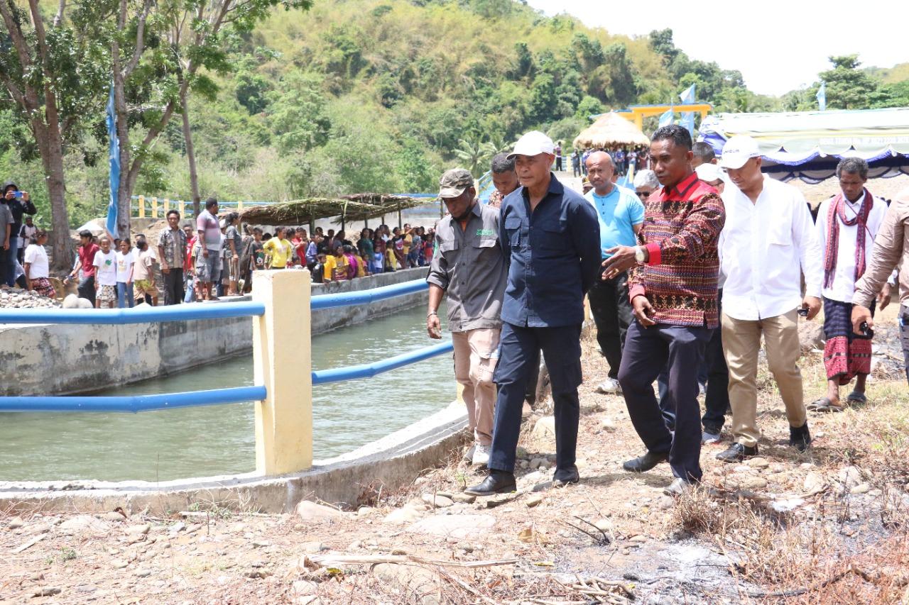 Gubernur-NTT-Viktor-Bungtilu-Laiskodat-meninjau-Bendungan-Nebe-di-Desa-Nebe-Kecamatan-Talibura.jpg