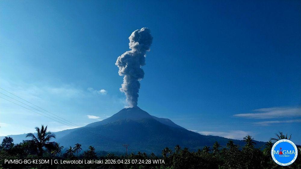 Gunung-Lewotobi-Laki-Laki-Erupsi-Kamis-Pagi.jpg