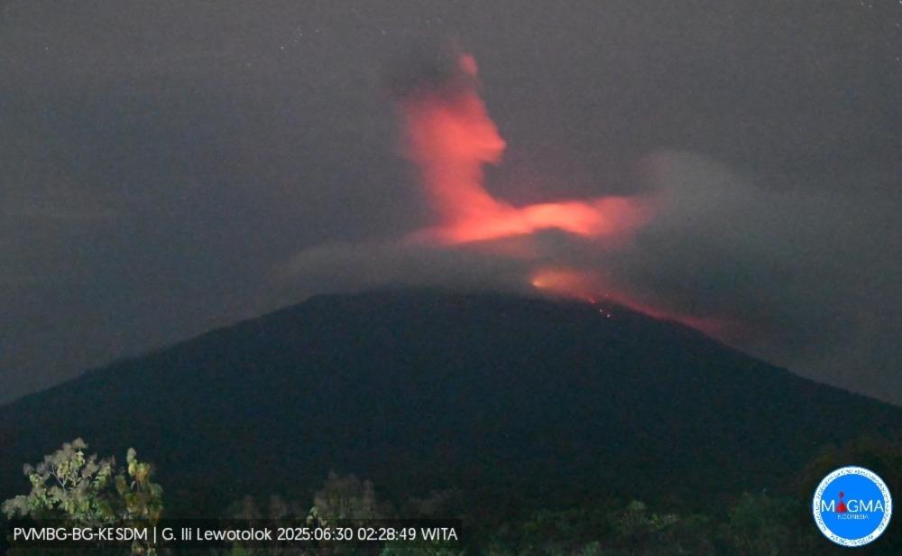 Gunung-Lewotolok-mengalami-dua-kali-erupsi-dini-hari-tadi-Senin-30-Juni-2025.jpg