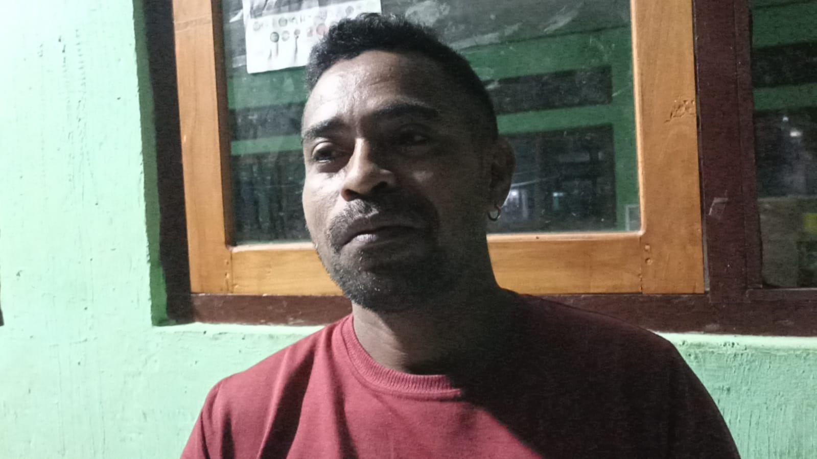 Hendrikus-Watun-salah-satu-pengungsi-asal-Desa-Hokeng-Jaya.jpg