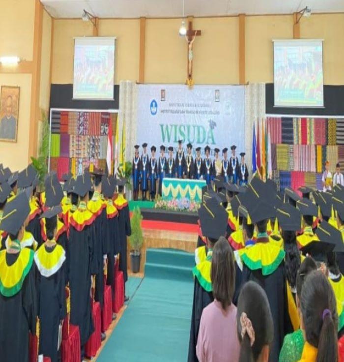 Ini Pesan Rektor IFTK Ledalero kepada Wisudawan/i dari Tiga Program Studi