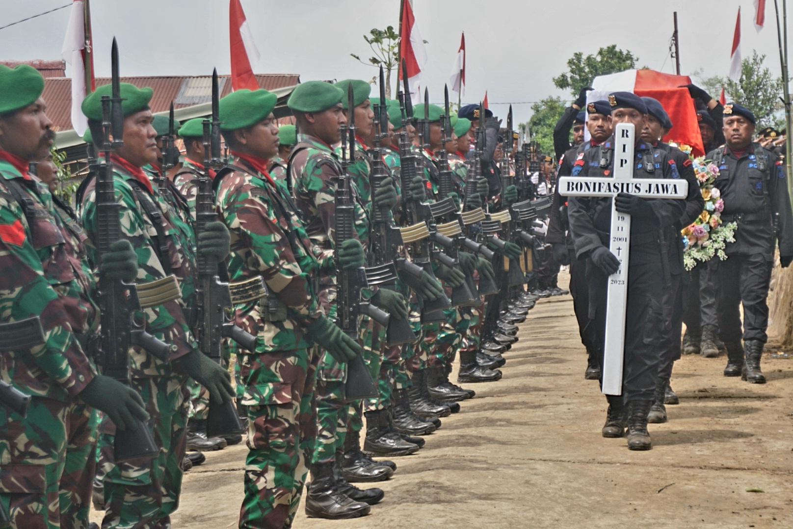 Jenazah-Bharatu-Anumerta-Bonifasius-Jawa-saat-dikuburkan.jpg