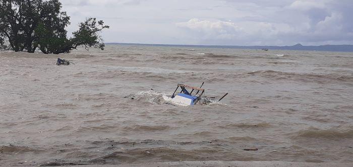 KAPAL-RUSAK-DI-KUPANG.jpg