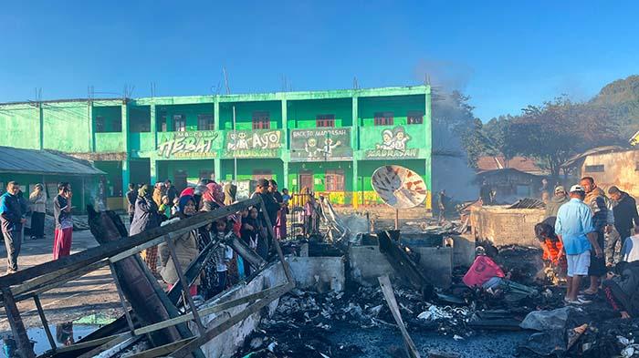 KEBAKARAN-Kebakaran-lahap-dua-unit-rumah-perpustakaan-dan-ruang-kelas-sekolah-hingga-kantor.jpg
