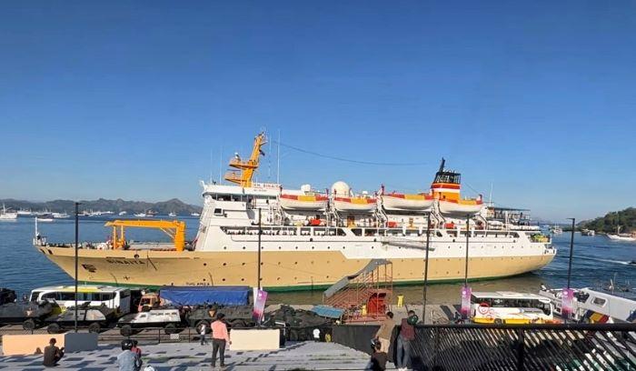 KM-Binaiya-armada-milik-PT-Pelni-sandar.jpg