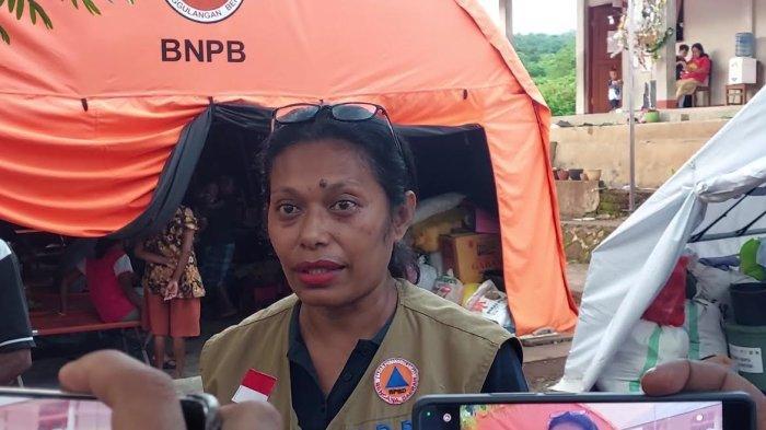 Kabid-Kedaruratan-dan-Logistik-pada-BPBD-Flores-Timur-Avelina-Manggota-Hallan.jpg