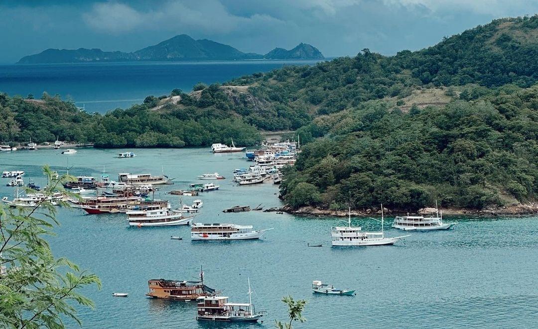 Kapal Wisata Diimbau Waspada Angin Kencang dan Gelombang Tinggi di Perairan Taman Nasional Komodo