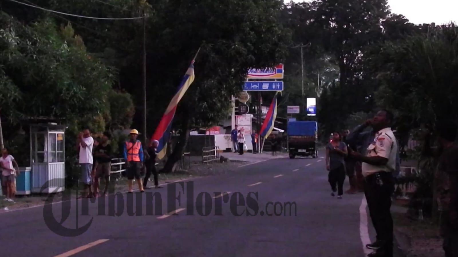 Jalan Trans Flores Maumere -Larantuka Ditutup Pasca Gunung Lewotobi Erupsi Dahsyat