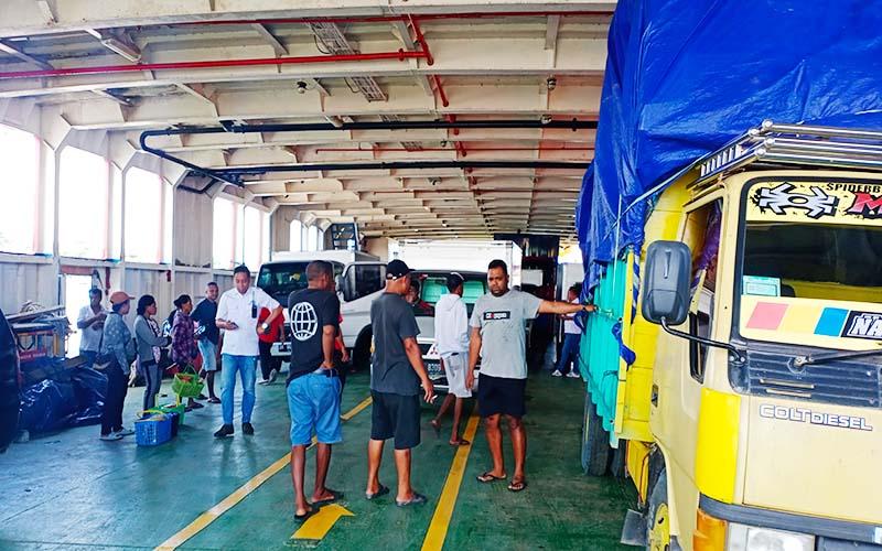 Longsor di Takari, KMP Pulau Sabu Angkut Penumpang dan Barang dari Kupang-Teluk Gurita
