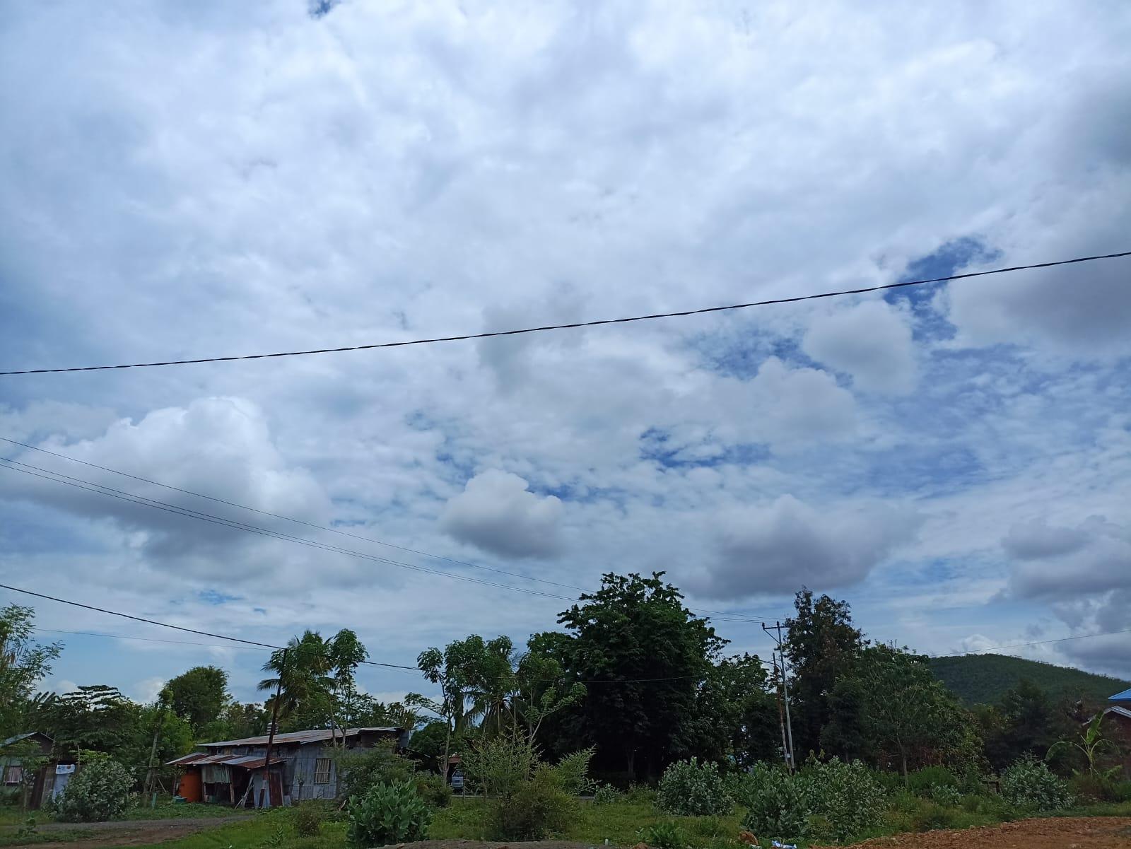 Prakiraan Cuaca di Flores Hari Ini Minggu 30 November 2022, Sebagian Wilayah Hujan Ringan