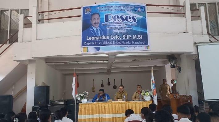 Anggota DPRD Provinsi NTT Leo Lelo Bawakan Materi Saat MPLS di SMAN 2 Maumere