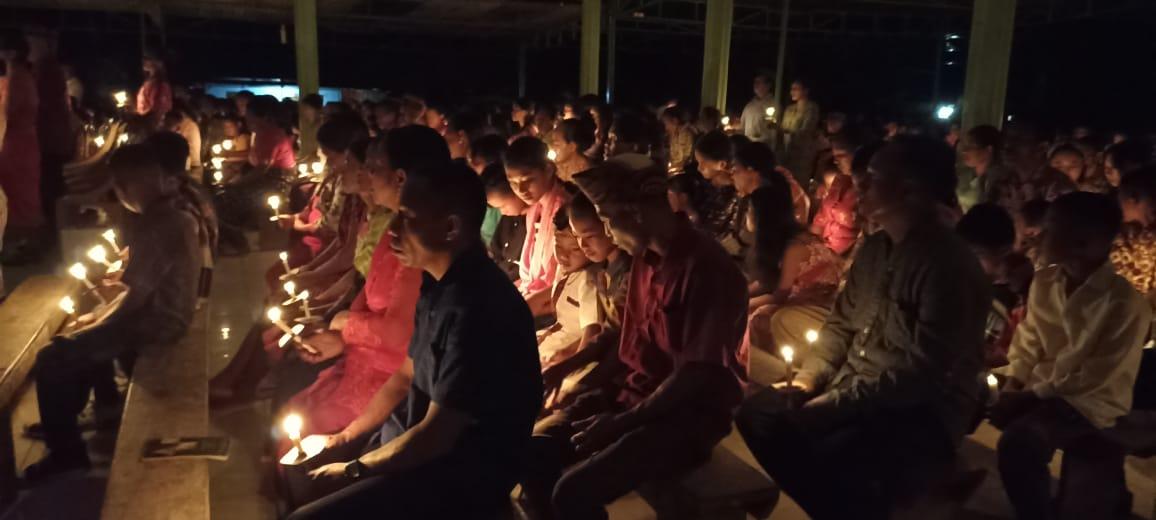 MISA-Misa-malam-Paskah-umat-Kapela-Stasi-St-Petrus-dan-Paulus-Longko.jpg
